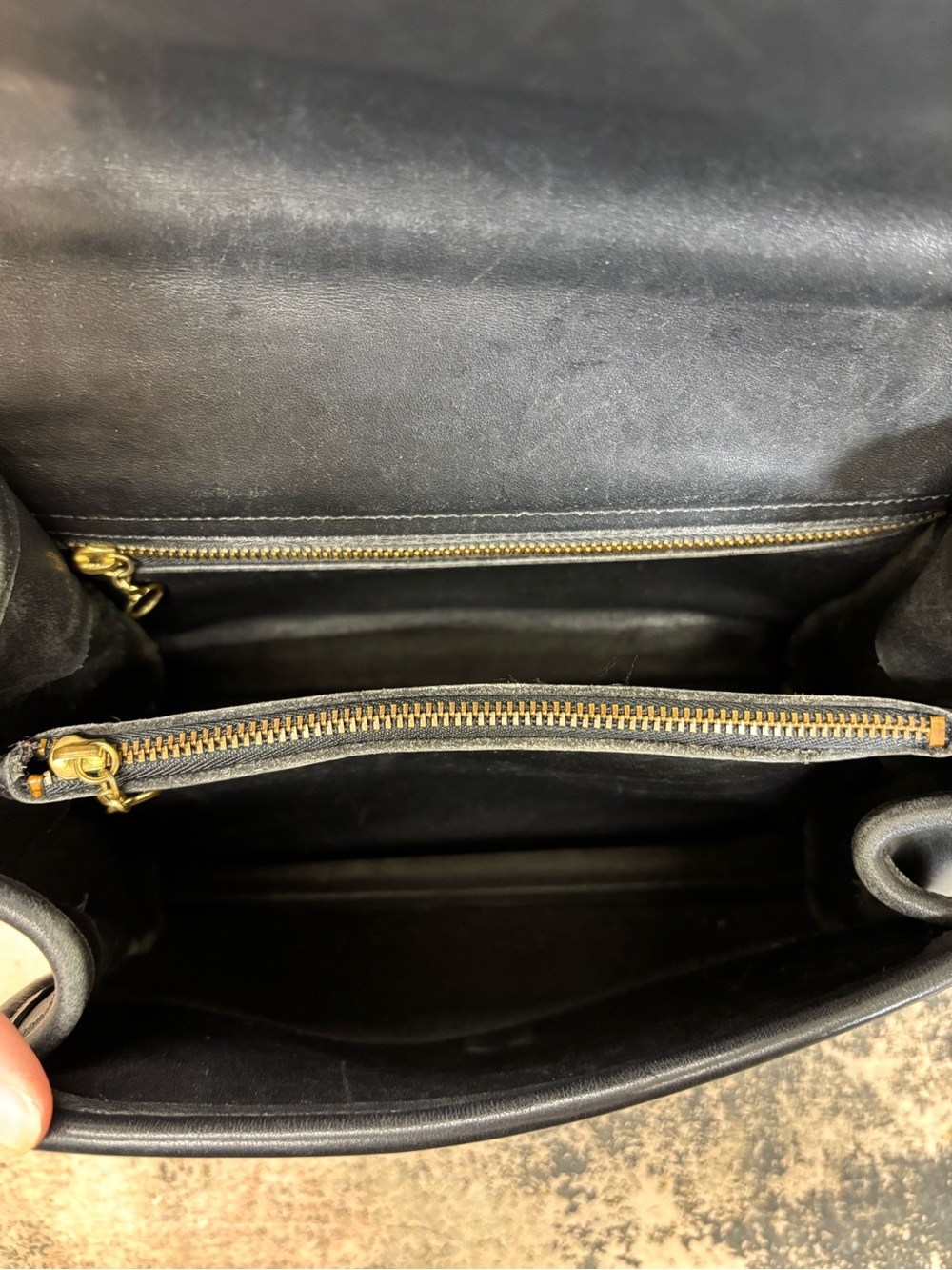 Vintage 9977 Coach Manor Black Leather Top-Handle Satchel with Gold Turn-Lock - Picture 9 of 12